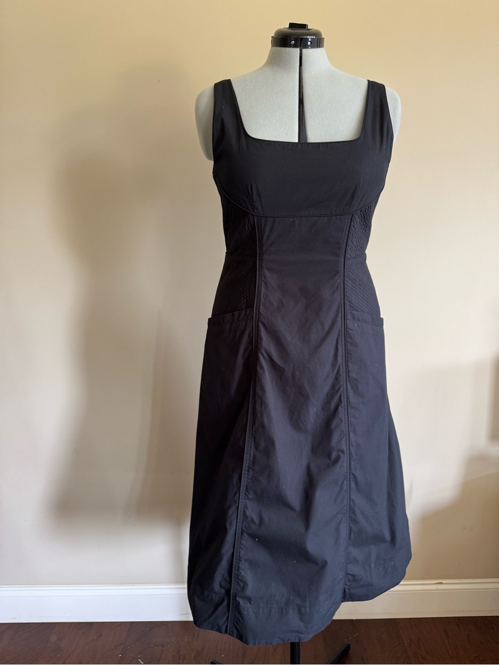 Banana republic Classic Black Sleeveless Midi Dress - size 10
